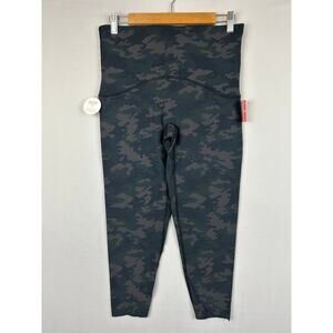 Spanx Booty Boost 7/8 Printed Black Camo Leggings 50251R Women's Size XL